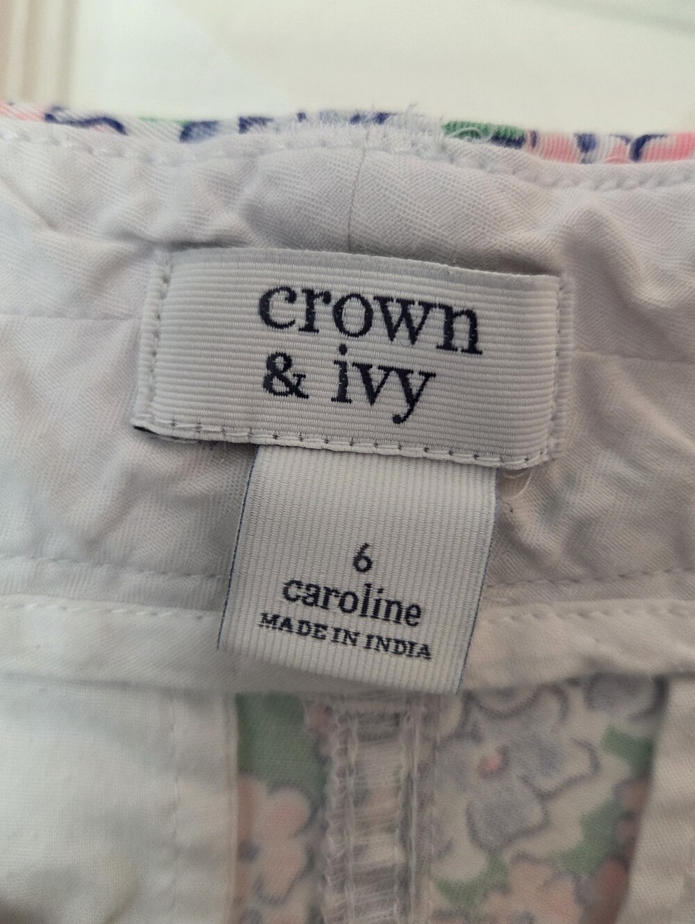 Crown & Ivy Hydrangea Floral Chino Caroline Shorts - Picture 4 of 5